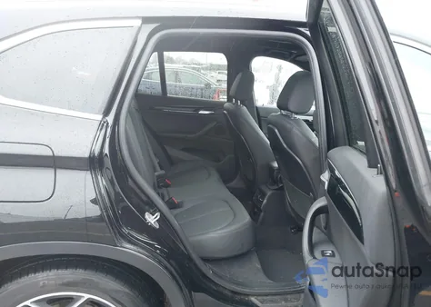 2018 BMW X1 xDrive28I из США, поврежденный, VIN WBXHT3C35J5K31940